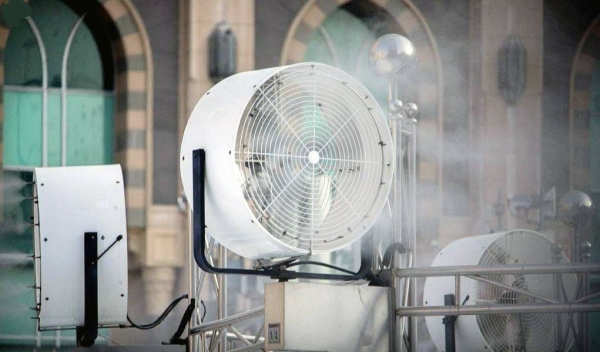 The General Presidency for the Affairs of the Two Holy Mosques has provided 250 misting fans to cool the air in the Grand Mosque and its courtyards, so that the pilgrims can perform their rituals with ease and comfort.