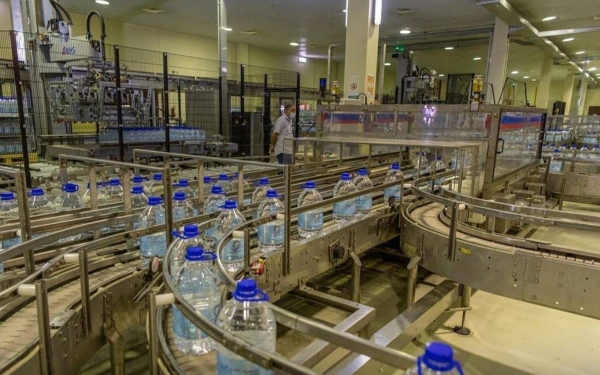 The General Administration of the King Abdullah Project for Zamzam water geared up work levels at its distribution outlets in Kuddi neighborhood, Makkah, reaching the maximum production capacity of the project to 200,000 bottles per day.