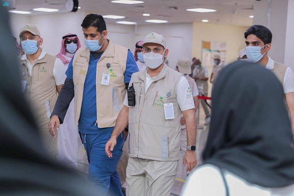 Minister inspects hospitals in Arafat