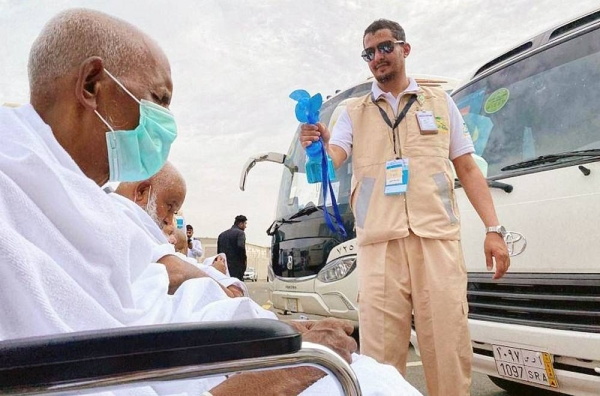 The Ministry of Health has transported a number of pilgrims of different nationalities from the hospitals of the Makkah Health Cluster, accompanied by a specialized medical team, to the holy site of Arafat, to enable them to perform Hajj.