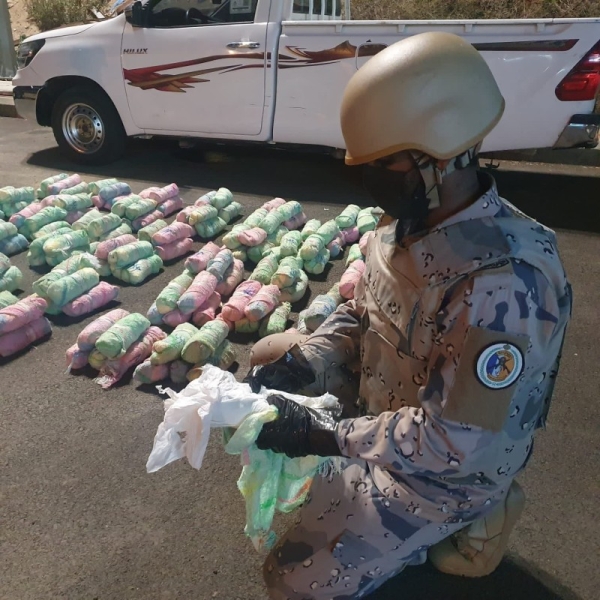 The land patrol teams of the Border Guards have successfully foiled attempts to smuggle in huge cache of narcotics in various border regions of Saudi Arabia. A total of 30 smugglers were arrested.