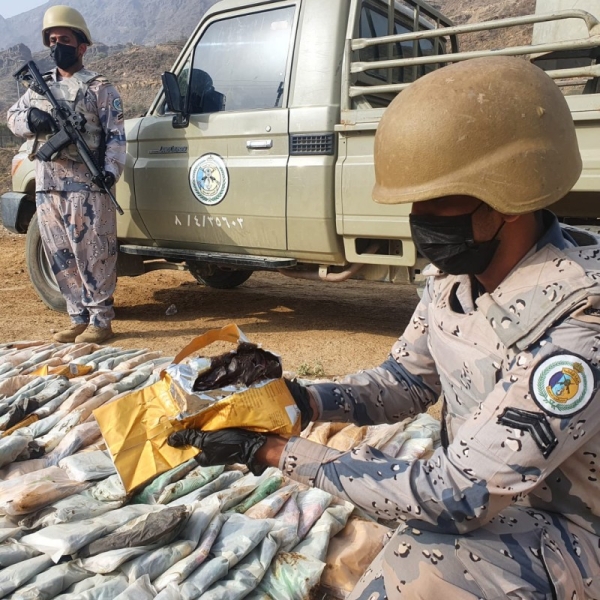 The land patrol teams of the Border Guards have successfully foiled attempts to smuggle in huge cache of narcotics in various border regions of Saudi Arabia. A total of 30 smugglers were arrested.