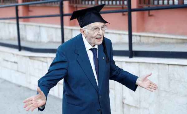 Italy's oldest student graduates again aged 98