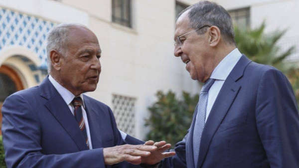 Sergei Lavrov (R) with Arab League Secretary General Ahmed Aboul Gheit.