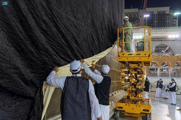 A  team of 166 technicians and craftsmen will handle the replacement process of the Kaaba Kiswah on Saturday.