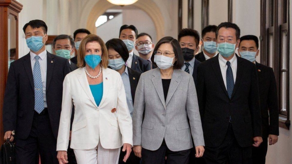 US House Speaker Nancy Pelosi (L) meets Taiwan President Tsai Ing-wen