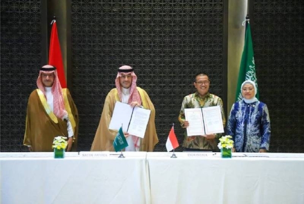 Saudi Deputy Minister of Human Resources and Social Development for Labor Dr. Abdullah Abuthunain and Indonesia’s Minister of Manpower Ida Fauziyah during the signing ceremony of the recruitment agreement in Bali on Thursday. 