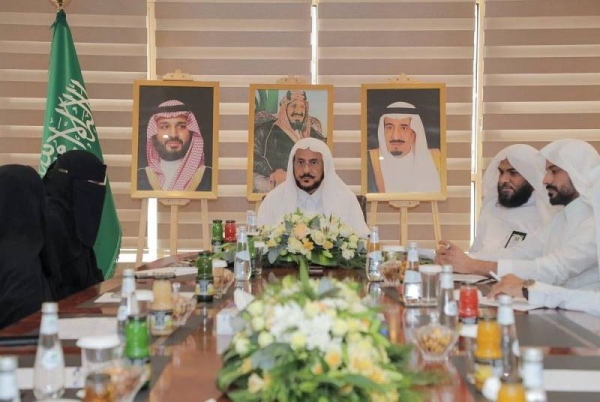 Minister of Islamic Affairs, Call and Guidance Sheikh Abdullatif Al-Sheikh addressing a meeting of female preachers and newly appointed women staff at the ministry’s branch in Makkah.