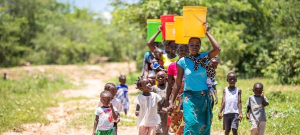 Women and children collect water from a recently rehabilitated well point in Gwembe Valley, Zambia. (file).