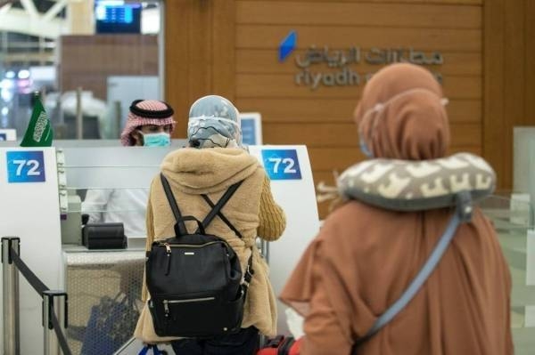 The General Directorate of Passports (Jawazat) confirmed that the expiry of the expats' Iqama does not prevent the person from extending the visitors' visit visa.