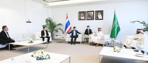 The Saudi Food and Drug Authority (SFDA) CEO Dr. Hisham Bin Saad Aljadhey met Tuesday with Thai Deputy Prime Minister and Minister of Commerce Jurin Laksanawisit and his accompanying delegation in Riyadh.