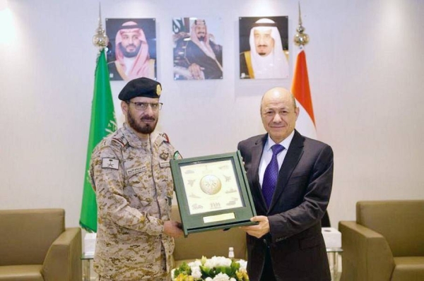 The Chairman of Presidential Leadership Council of Yemen, Dr. Rashad Muhammad Al-Alimi met with on Tuesday the Commander of the Joint Forces, Deputy Chief of the General Staff Lt. Gen. Mutlaq Bin Salem Al-Azima at the Coalition headquarters.