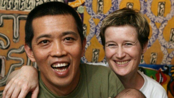 Former UK envoy to Myanmar Vicky Bowman (R) and her husband, Burmese artist Htein Lin (L), were arrested last week (file photo)