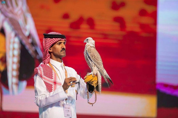 The sale of three falcons for a total worth of SR262,000 brought down the curtains on the International Auction of Falcon Farms 10-day fiesta in Riyadh.