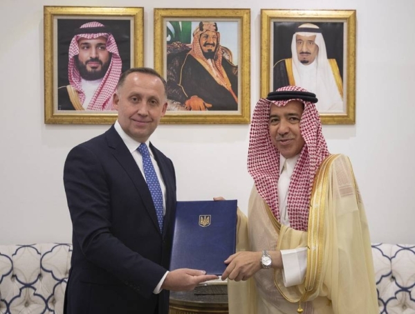 New Ambassador-designate of Ukraine to Saudi Arabia Anatoliy Petrenko presented his credentials to the Deputy Minister for Protocol Affairs Ambassador Khalid Al-Sehli at the Foreign Ministry in Riyadh.