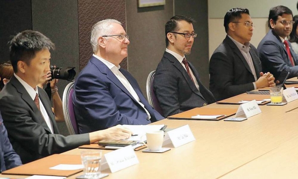 Minister of Communications and Information Technology Eng. Abdullah Bin Amer Al-Swaha met Monday with the leaders of the International Chamber of Commerce in Singapore.