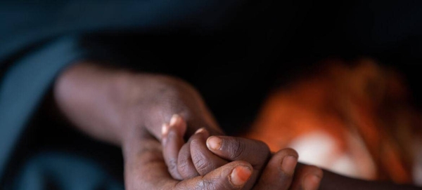 Dahera, 28, holds the hand of her son Mashallah, 2, at the WFP funded Kabasa Health Center in Dolow.