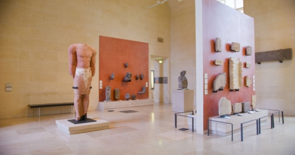 The Royal Commission of AlUla Governorate (RCU) announced the signing of an agreement with Louvre Museum in Paris, which includes in its display of a sculpture dating back to the Lihyanite period.