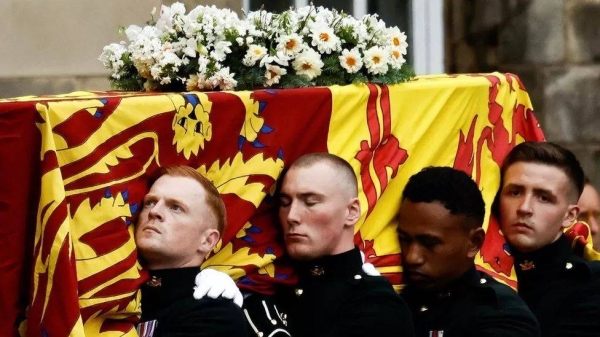 Pallbearers carrying the coffin of Queen Elizabeth II.
