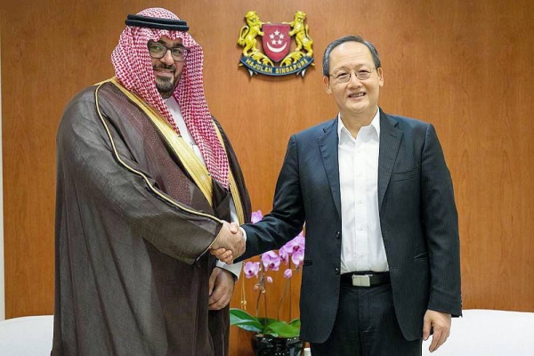 Minister of Economy and Planning Faisal Bin Fadhil Al-Ibrahim has met with Minister for Manpower and Second Minister for Trade and Industry in Singapore Tan See Leng here on Monday.