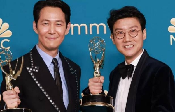 Squid Game actor Lee Jung-jae (left) and creator Hwang Dong-hyuk with their Emmy awards