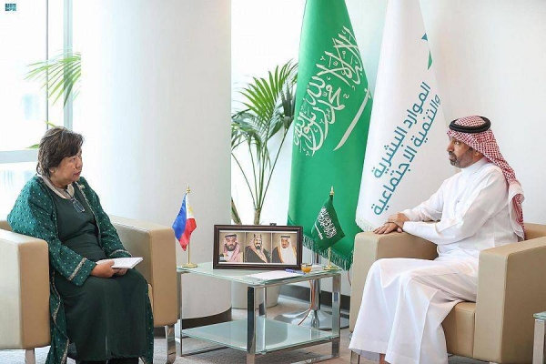Minister of Human Resources and Social Development Eng. Ahmed Al-Rajhi meets the secretary of the Philippines Department of Migrant Workers (DMW) Susan Ople.