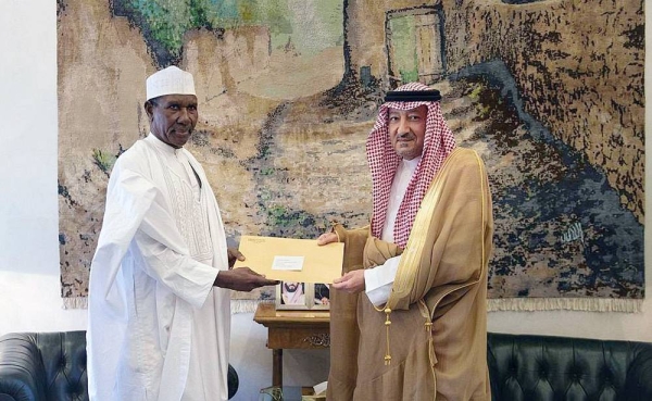 Waleed Bin Abdulkarim Al-Khuraiji, deputy minister of foreign affairs, receives the message Wednesday at the ministry’s headquarters while meeting with Nigerian Ambassador Yahaya Lawal.
