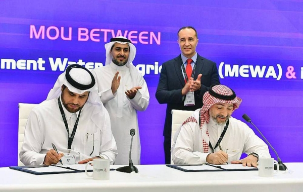 Deputy Minister of Environment, Water and Agriculture, Eng. Mansour Bin Hilal Al-Mushaiti Wednesday witnessed the signing of a memorandum of understanding (MoU) between the ministry and Intel to cooperate in the field of artificial intelligence (AI), the Internet of Things, and big data and analysis.