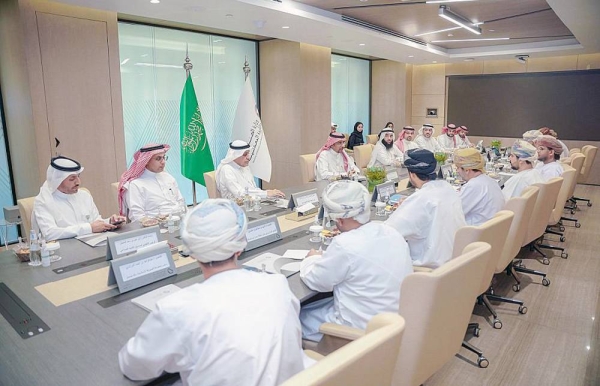 Minister of Industry and Mineral Resources Bandar Ibrahim Alkhorayef received in his office Saturday at the Ministry’s headquarters the Omani Minister of Commerce, Industry and Investment Promotion, Qais Bin Mohammed Al-Yousef, and his accompanying delegation.