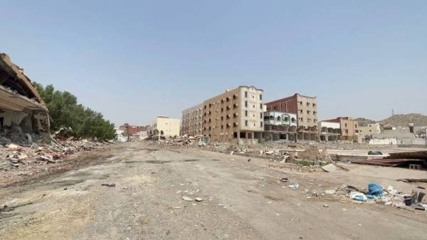  The Committee for the Random Neighborhoods in Jeddah has notified the residents of the last two remaining neighborhoods (Umm Al-Salam and Kilo-14) with the start of the removal work, which will begin on Oct. 15.