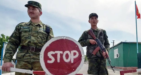 

Kyrgyz border guards patrol at a frontier post in the village of Maksat, near the Kyrgyz-Tajik border, some 1,200 kilometers from Bishkek, in this file photo.