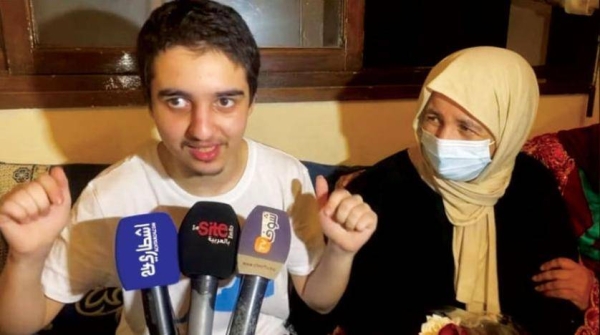 Moroccan student Ibrahim Saadoun reunites with his mother after arriving in Casablanca on Saturday from Saudi Arabia.