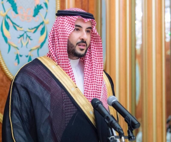Minister of Defense Prince Khalid bin Salman takes the oath of office before King Salman at Al-Salam Palace in Jeddah on Tuesday.