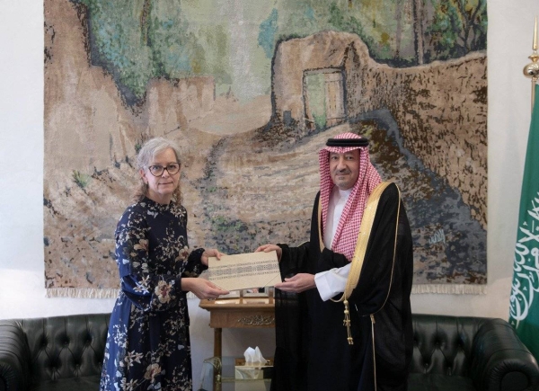 Deputy Minister of Foreign Affairs Waleed Al-Khuraiji received Sweden’s Prime Minister Magdalena Andersson's message to Crown Prince and Prime Minister Mohammed Bin Salman on Tuesday at the ministry’s headquarters while meeting with Sweden Ambassador to the Kingdom Petra Menander.