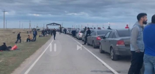 Long queues have been building up at the Vishnevka border crossing from Russia to Kazakhstan.
