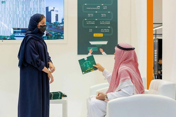 A large number of visitors flock to the pavilion of the Ministry of Justice on a daily basis at the Riyadh International Book Fair being held at the Riyadh Front.
