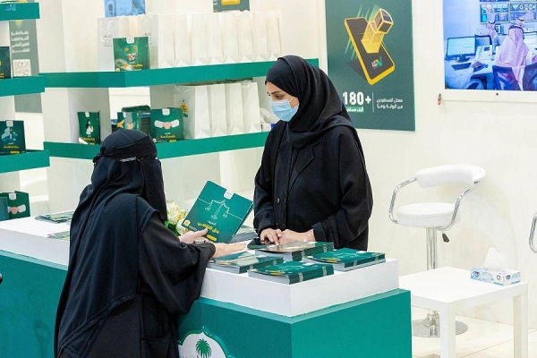 A large number of visitors flock to the pavilion of the Ministry of Justice on a daily basis at the Riyadh International Book Fair being held at the Riyadh Front.
