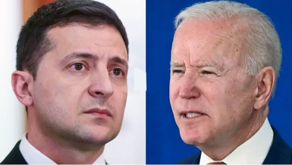 Ukrainian President Volodymyr Zelensky (L) and US President Joe Biden in this combo photo.