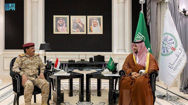 Minister of Defense meets Yemeni counterpart