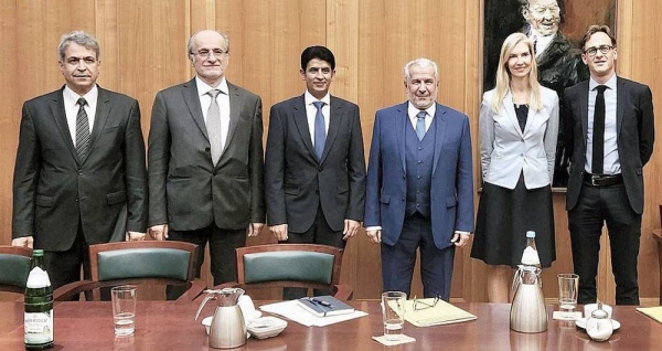 Advisor at the Royal Court and Supervisor General of KSrelief Dr. Abdullah Bin Abdulaziz Al Rabeeah signs the agreements with WHO Director General Tedros Adhanom and UNICEF Executive Director Catherine Russell.