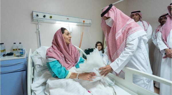 Minister of Tourism Ahmed Al-Khateeb visited on Friday inured tourists who were injured in a car accident in AlUla-Almadinah road.