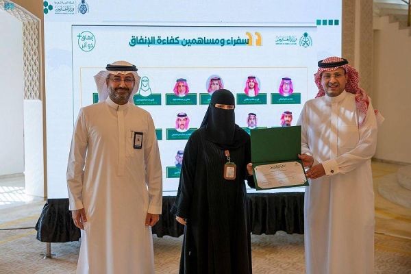 The exhibition comes under the patronage of the Minister of Foreign Affairs Prince Faisal Bin Farhan and in the presence of the Minister Assistant for Executive Affairs Abdulhadi Al-Mansouri and CEO of the Expenditure and Project Efficiency Authority (EXPRO) Abdulrazzaq Al-Aujan.