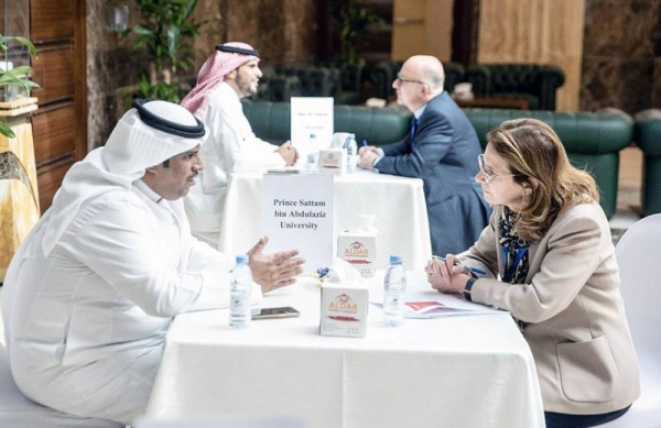 Minister of Education Yousef Bin Abdullah Al-Benyan took part in the round table discussions between Saudi and British universities Sunday, in the presence of the Special Representative of the British Prime Minister for Education to Saudi Arabia Professor Sir Steve Smith.