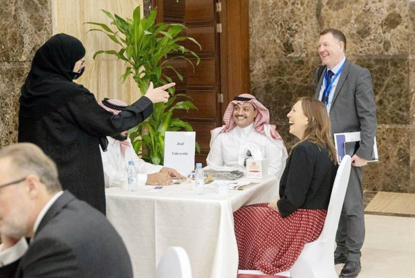 Minister of Education Yousef Bin Abdullah Al-Benyan took part in the round table discussions between Saudi and British universities Sunday, in the presence of the Special Representative of the British Prime Minister for Education to Saudi Arabia Professor Sir Steve Smith.