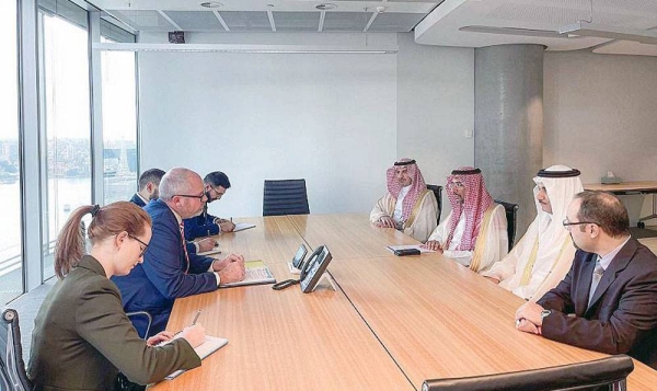 Minister of Industry and Mineral Resources Bandar Bin Ibrahim Al-Khorayef met with the Australian Assistant Minister of Industry for Manufacturing Timothy Ayres in Sydney on Saturday.
