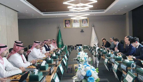 Minister of Municipal and Rural Affairs and Housing Majed Bin Abdullah Al-Hogail received in Riyadh Sunday Minister of Land, Infrastructure and Transport of the Republic of South Korea Won Hee-ryong, and his accompanying delegation.