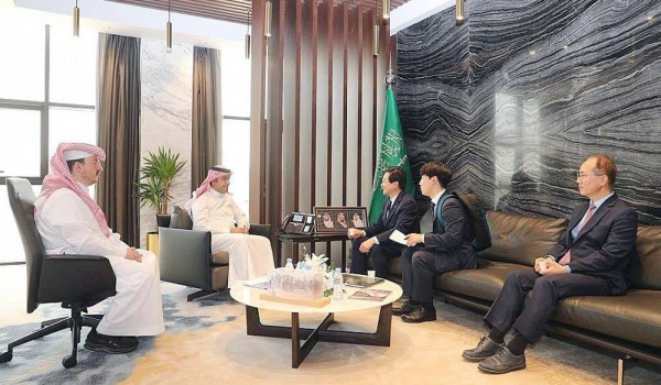 Minister of Municipal and Rural Affairs and Housing Majed Bin Abdullah Al-Hogail received in Riyadh Sunday Minister of Land, Infrastructure and Transport of the Republic of South Korea Won Hee-ryong, and his accompanying delegation.