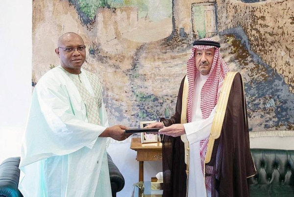 Deputy Foreign Minister Eng. Waleed Bin Abdulkarim Al-Khuraiji receives in Riyadh on Monday Special Envoy of the Guinean President Fode Amadou Fofana.