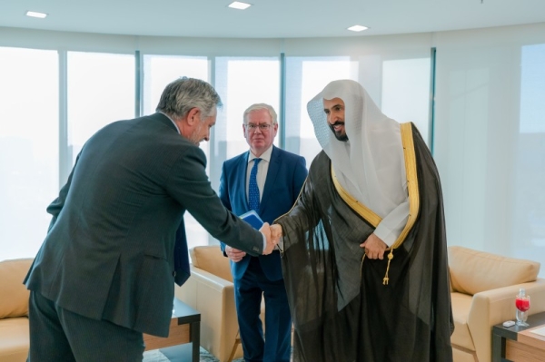 Minister of Justice Dr. Walid Al-Samaani met on Monday with the European Union delegation for Human Rights, which is currently visiting the Kingdom.