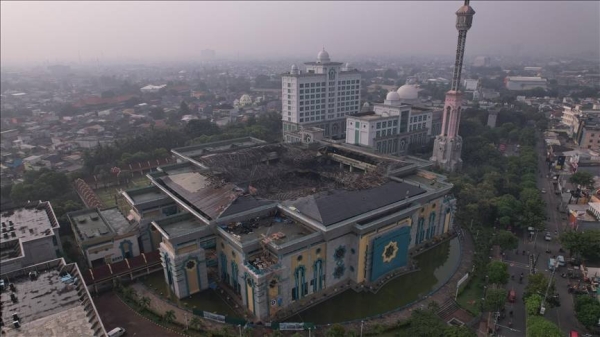 The Jakarta Islamic Center covers an area of 109,435 square meters and consists of many facilities, including a mosque with an area of 2,200 square meters.